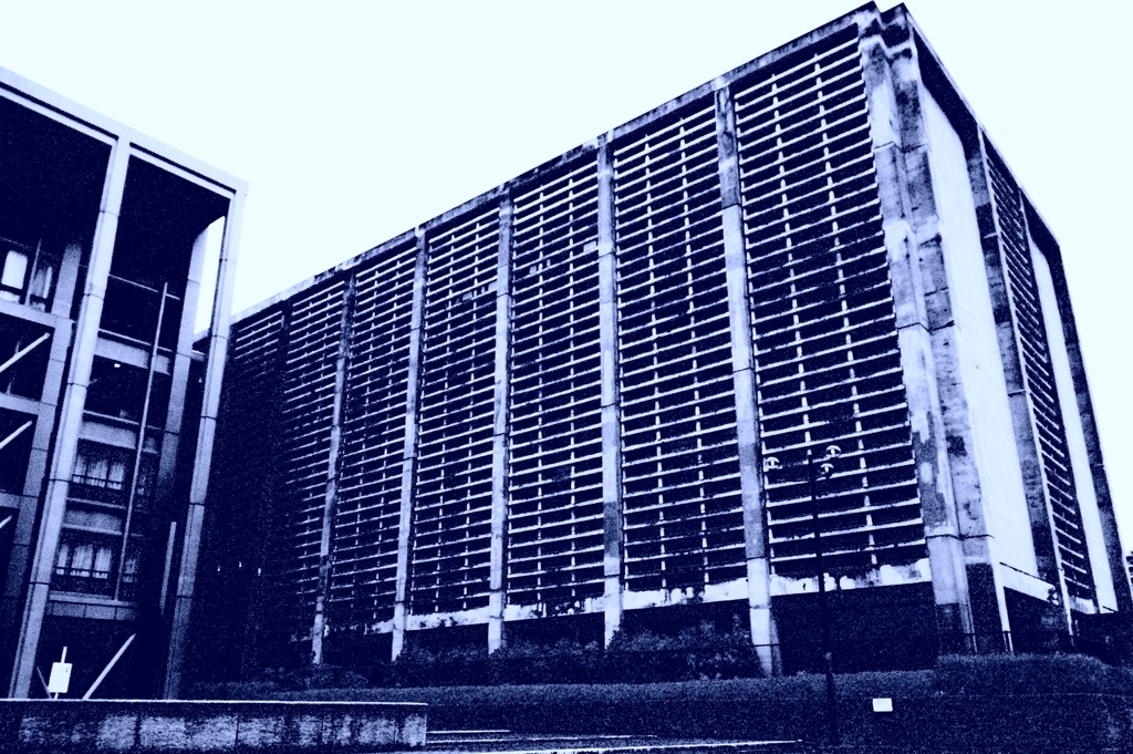 廃墟……、現役です！