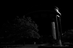 公園内の演劇会館①