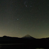 西湖に映るシリウスと富士山