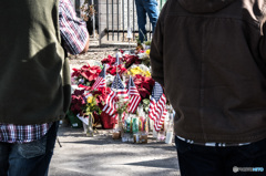 祈りを捧げる人々