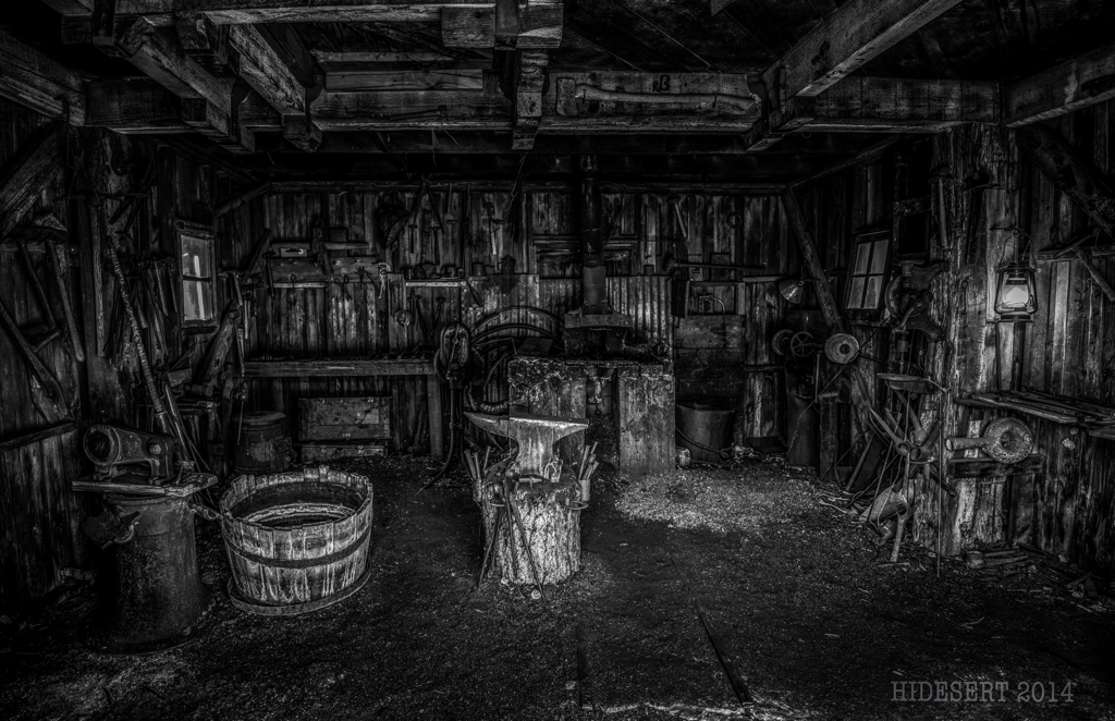 BLACKSMITH (MONO)