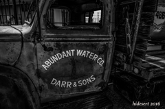 朽ちた水道屋のトラック 朽ちた水道屋のトラック