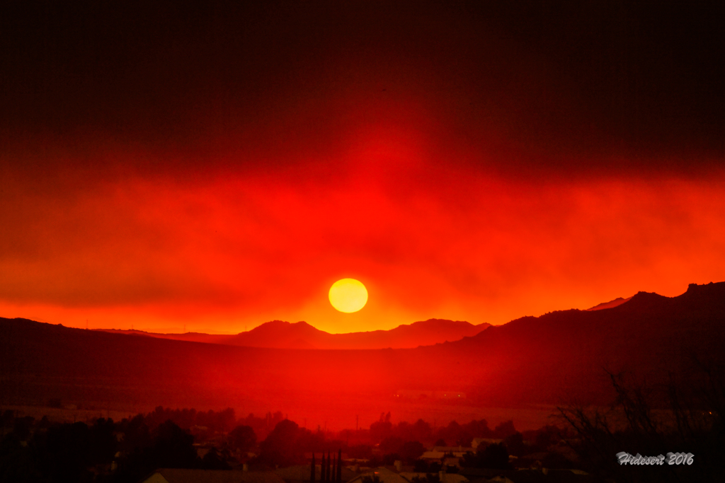 煙と大地の隙間から