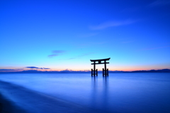 琵琶湖の夜明け