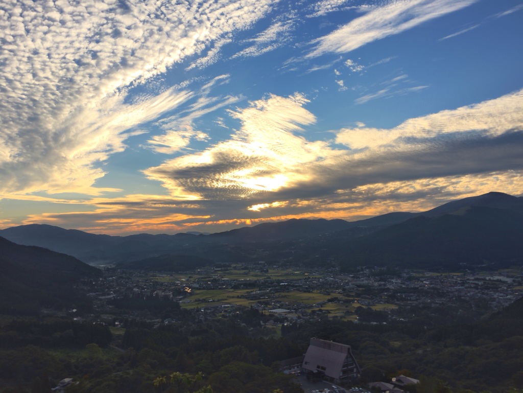 夕暮れの湯布院