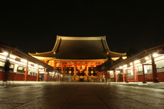 夜の浅草寺