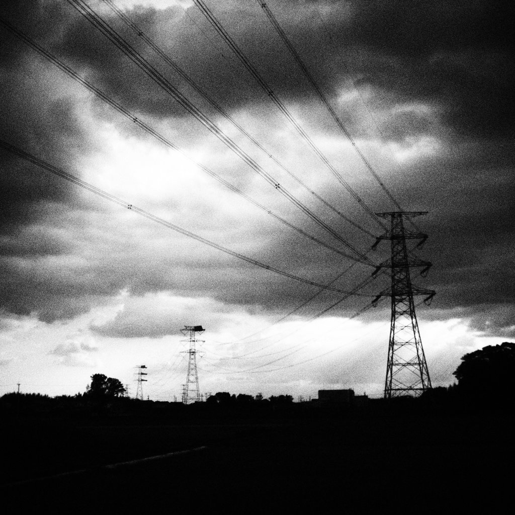 雲と鉄塔
