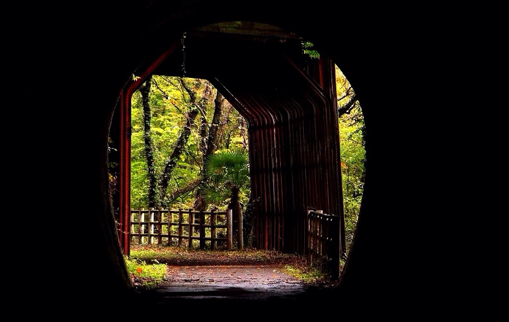 トンネルの向こう側
