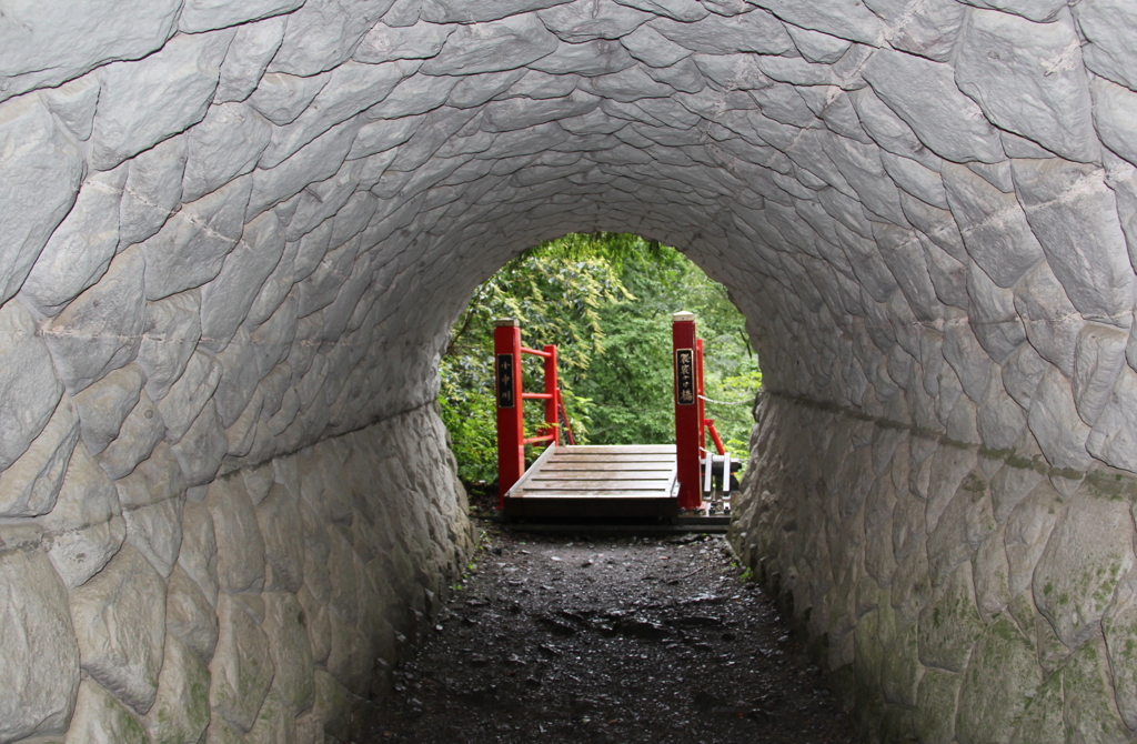 トンネル