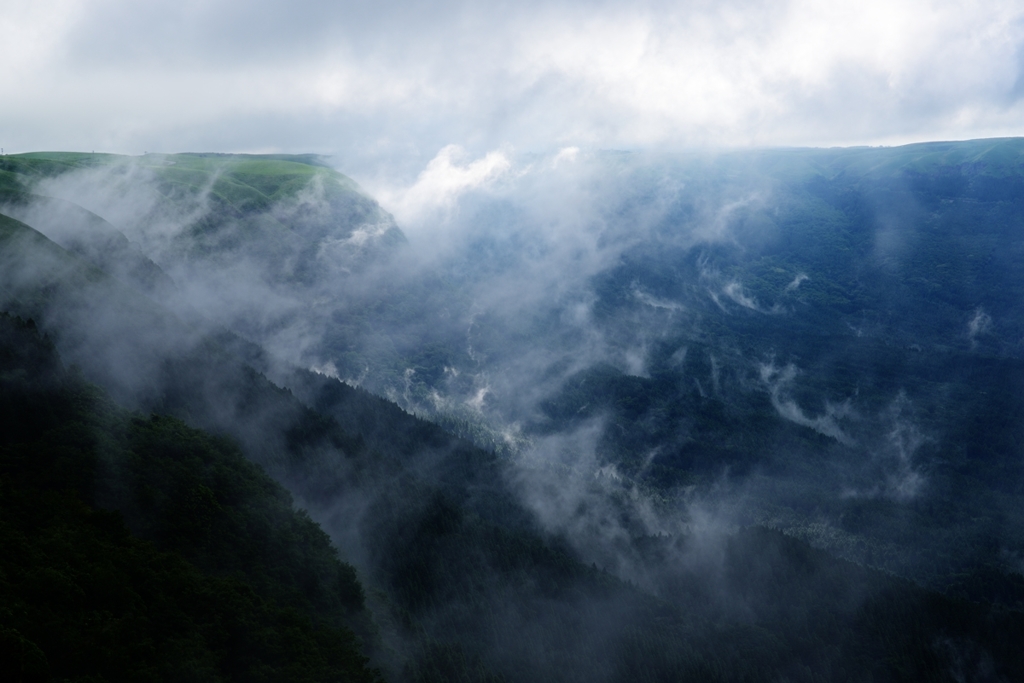 湧き立つ雲々