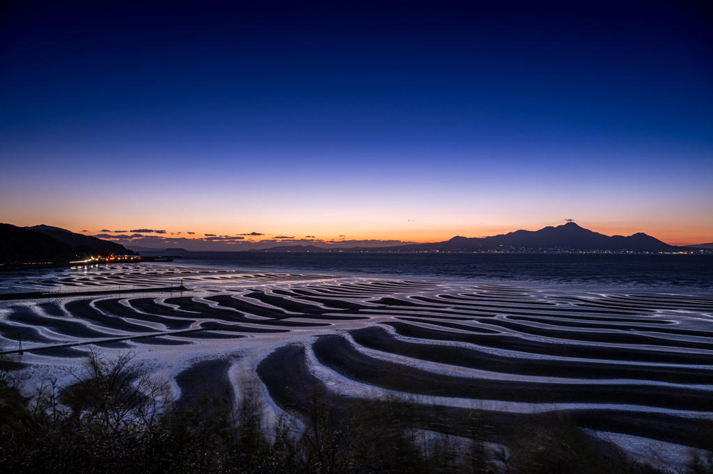 夕暮れの御輿来