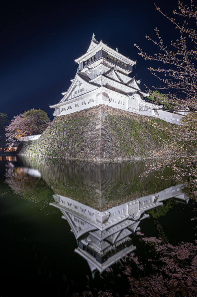 映して小倉城