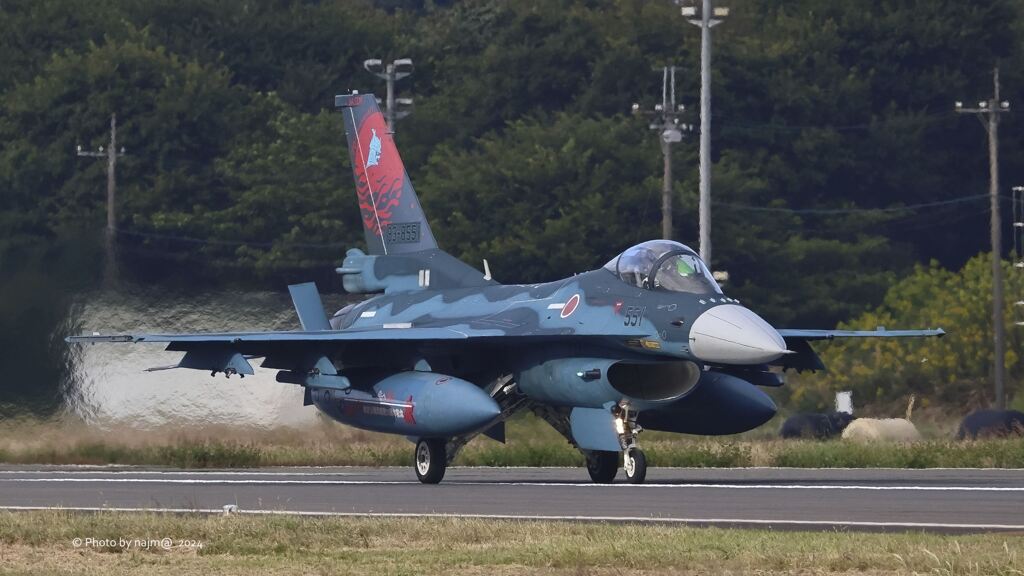 F-2_3SQ_SPM_9316