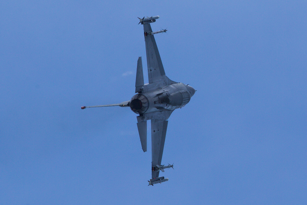 F-16_Flameout Landing_6842