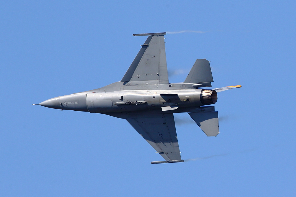 F16_8644