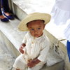 パナマのパナマ帽をかぶっている赤ちゃん