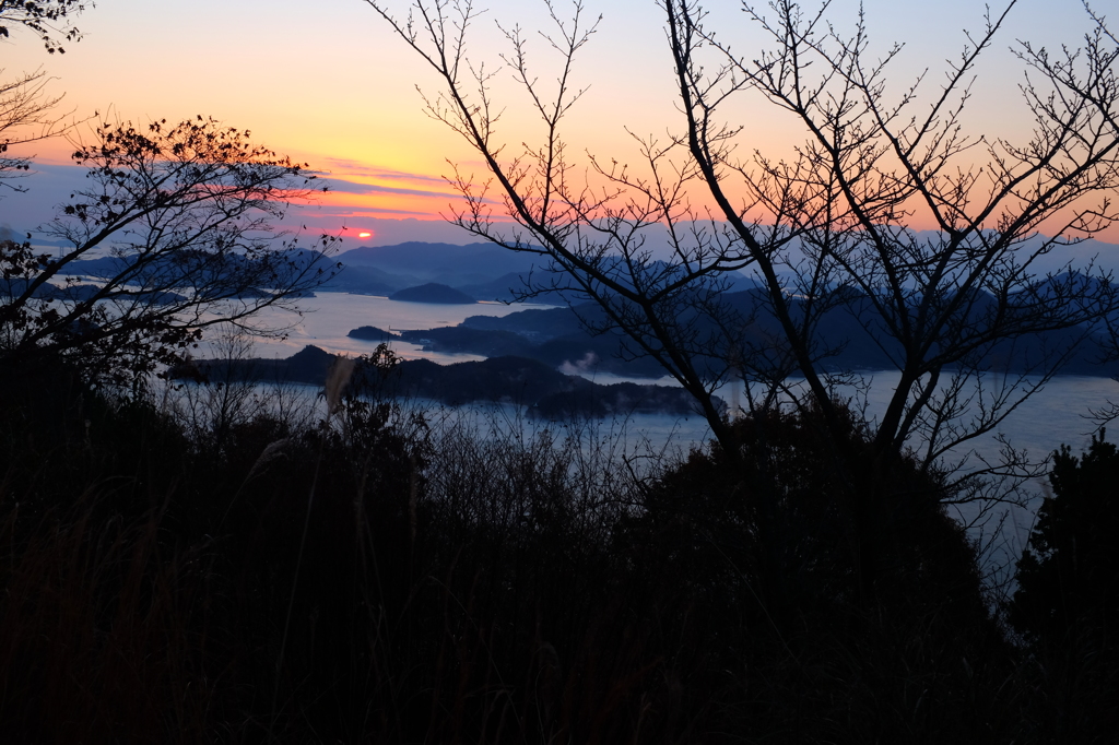 筆影山_その3_自然の灯（日の出）