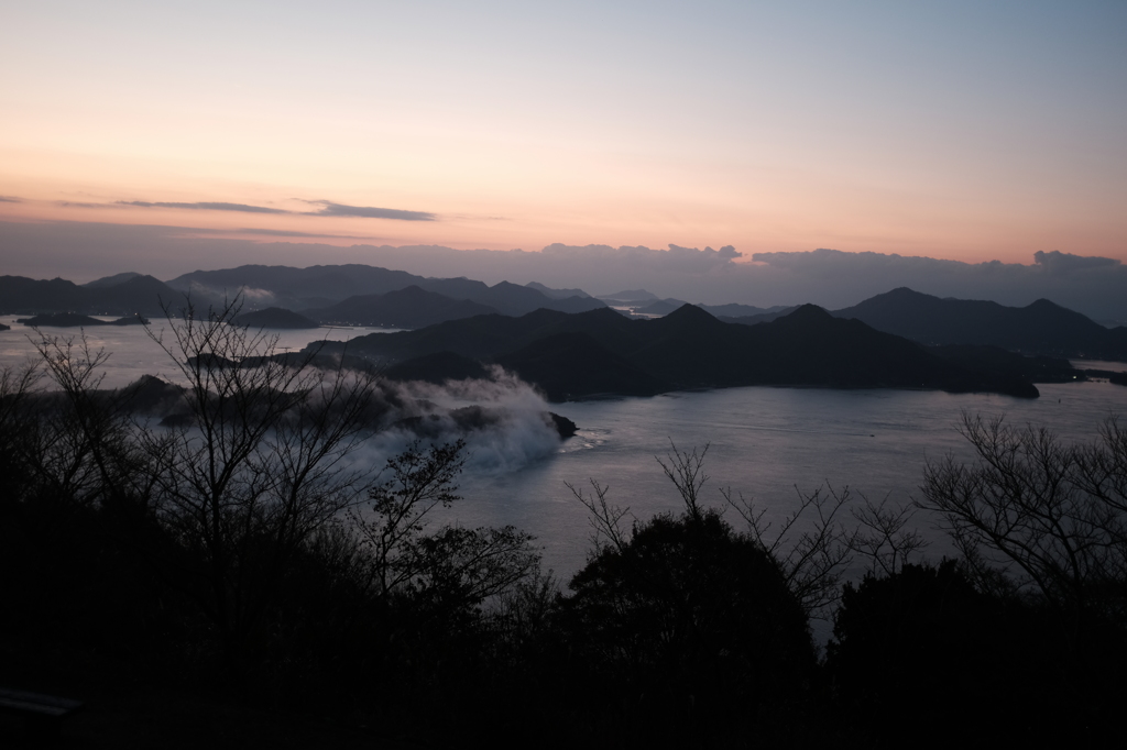 筆影山_その2_立ち上る海霧