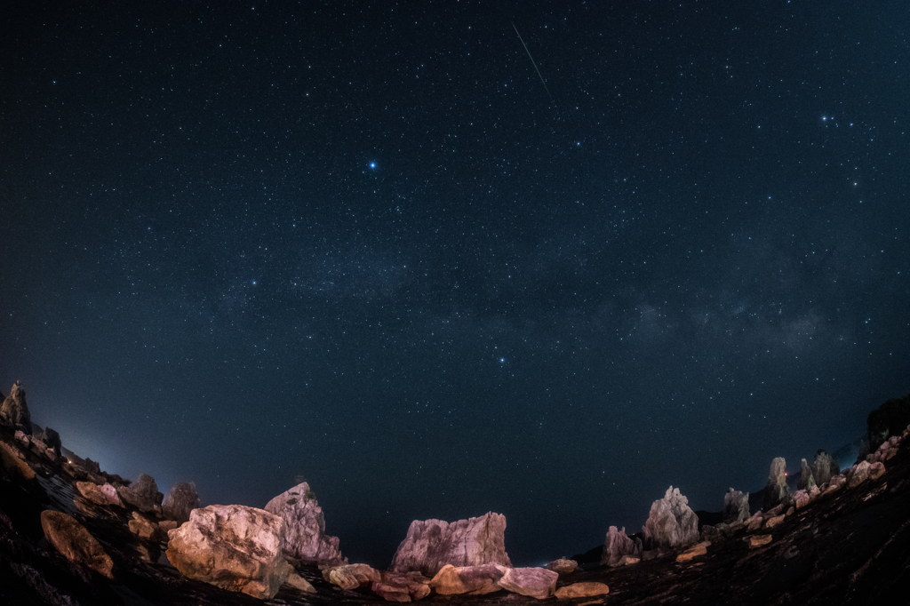 橋杭岩と流れ星