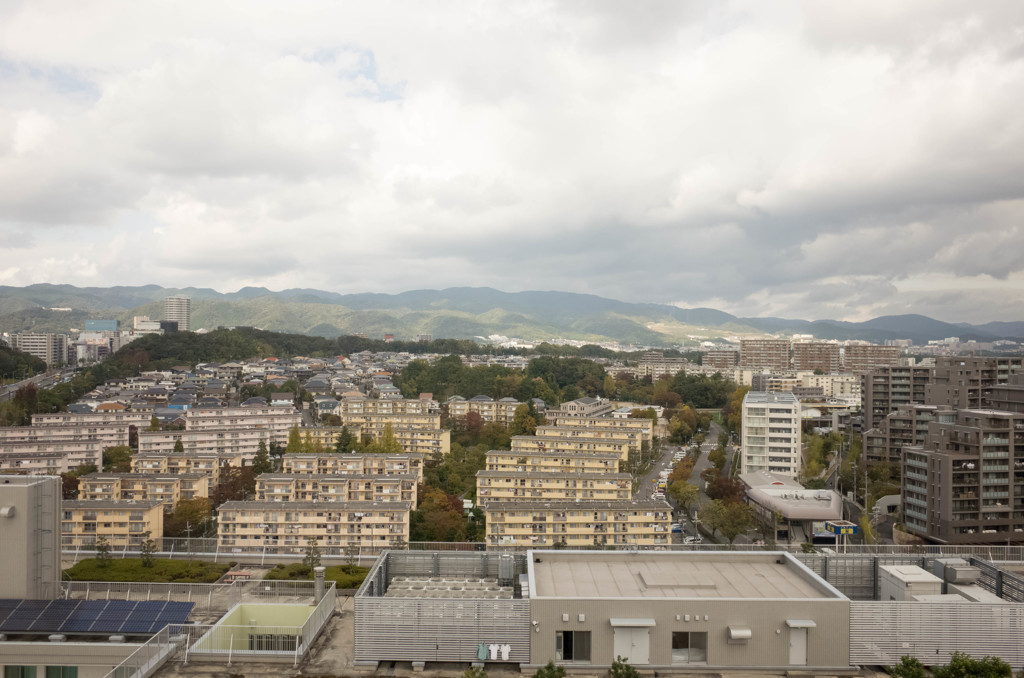 山と団地と洗濯物