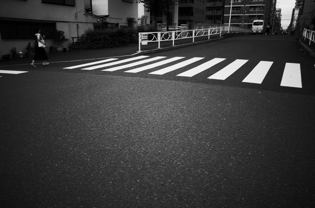 横断歩道と急ぎ足