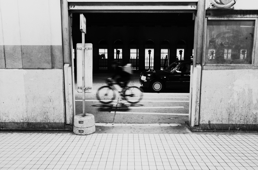 バス停と自転車