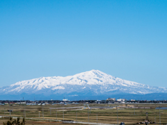 鳥海を望む