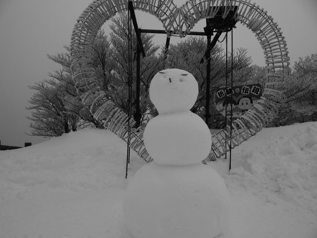 パートナーを待つ雪だるま