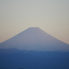 夕日を浴びる富士山