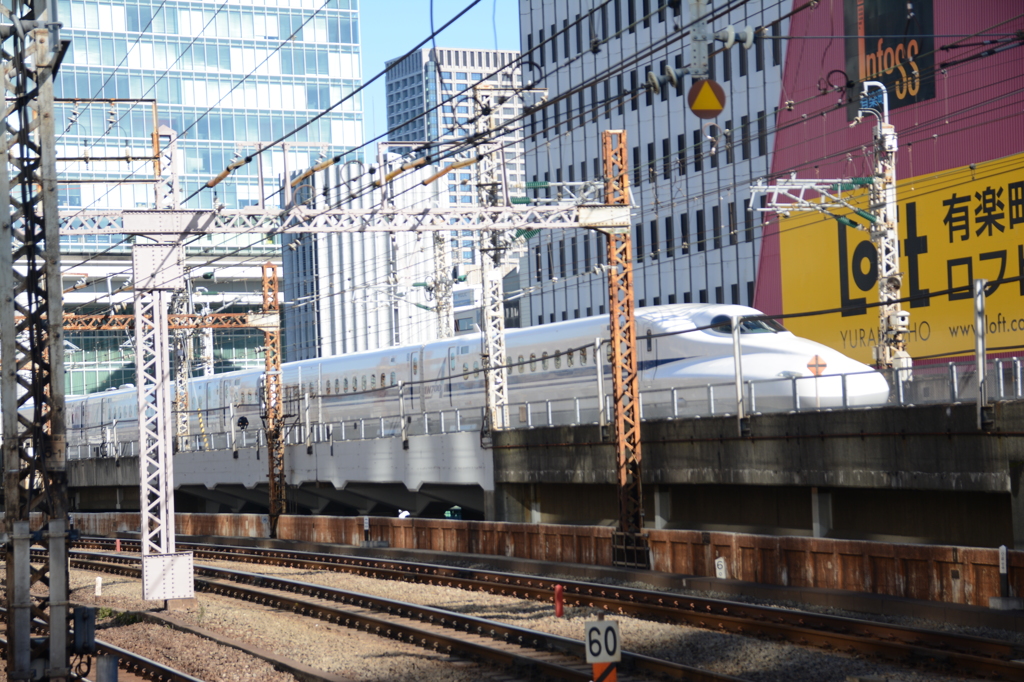 東京駅を出発する「N700 A」