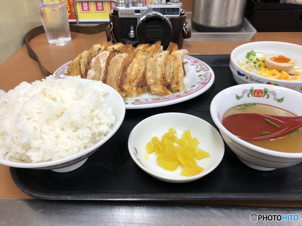 餃子定食とご隠居(Nikon SP)