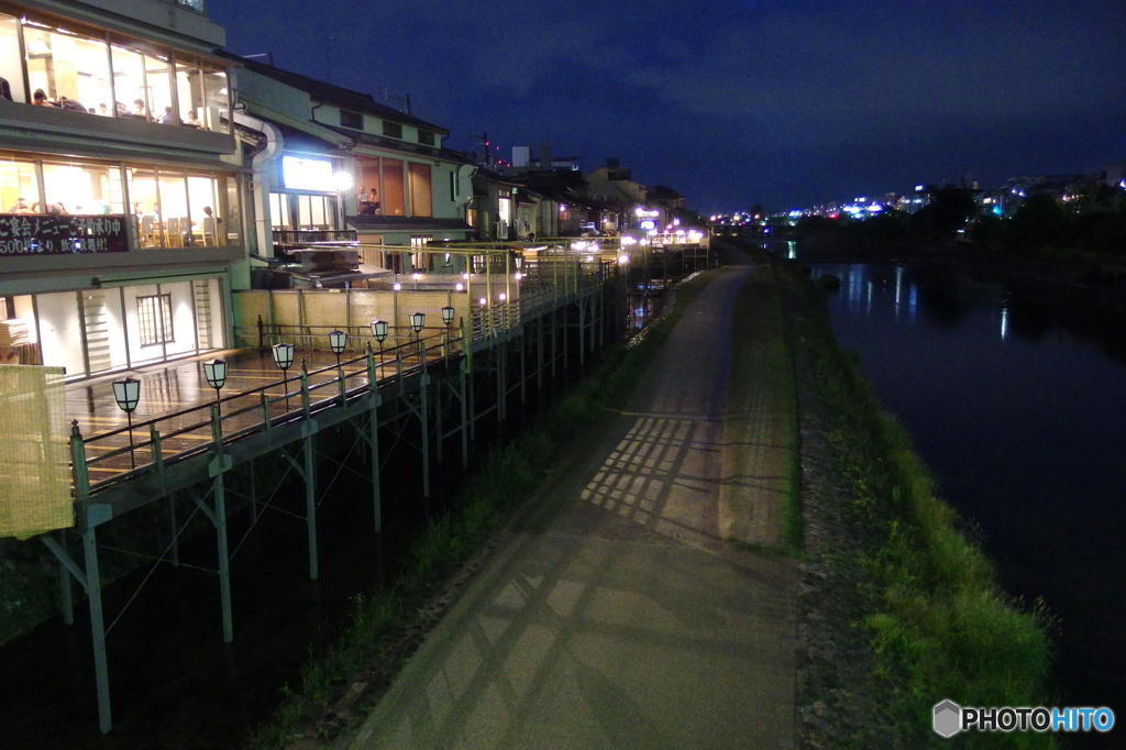 梅雨の川床･･･