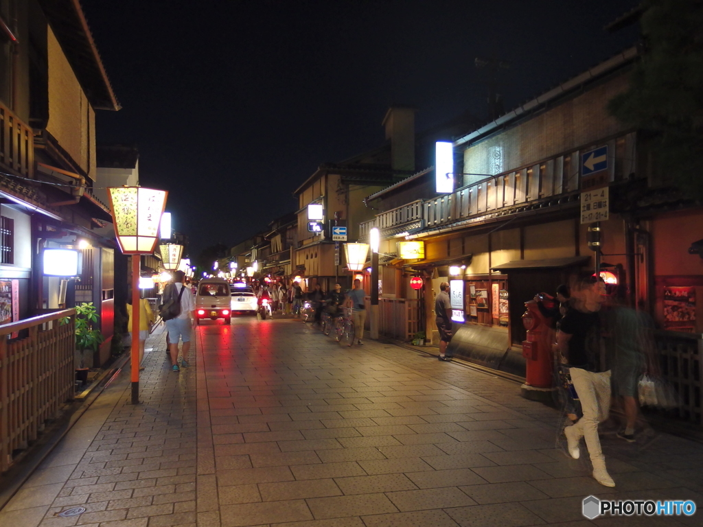 夜の花見小路通にて　その１