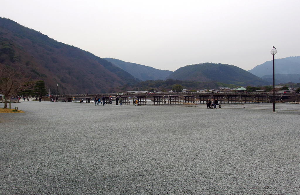 曇天の渡月橋　その１