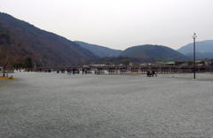 曇天の渡月橋　その１