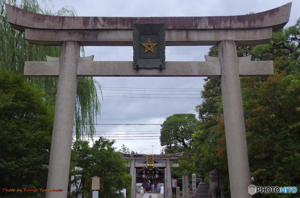 曇天の晴明神社にて　その１