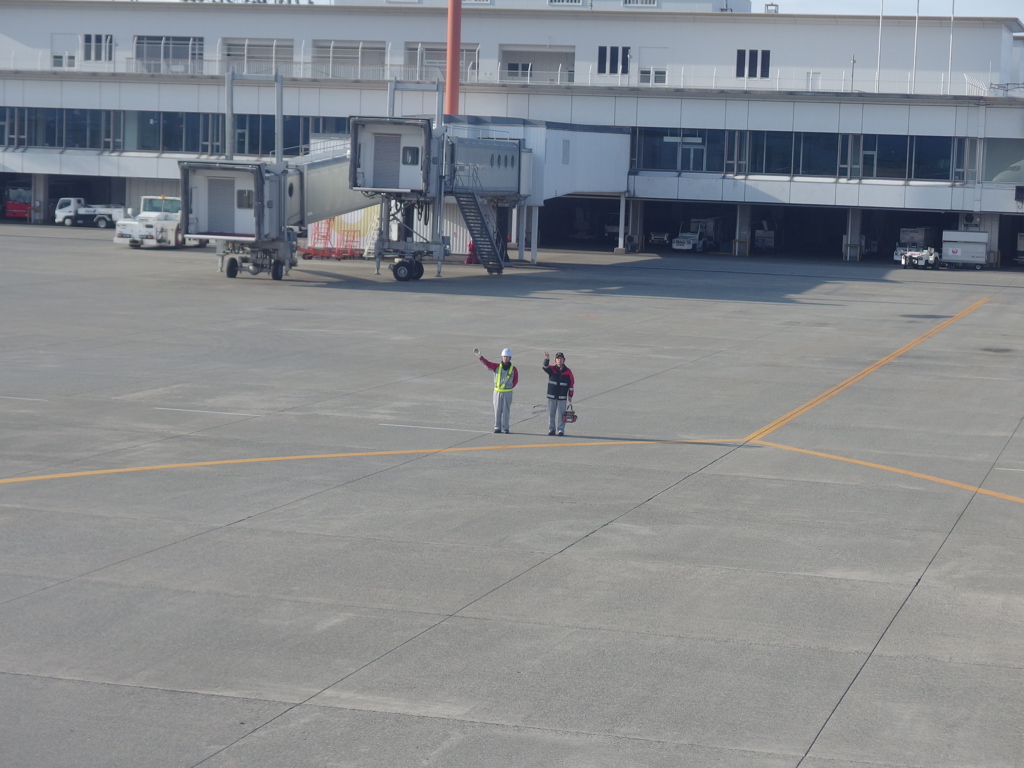 達者でなぁ～！(離陸する飛行機に･･･)