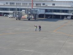達者でなぁ～！(離陸する飛行機に･･･)