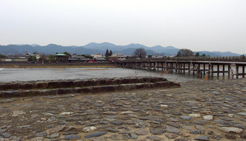 曇天の渡月橋　その３