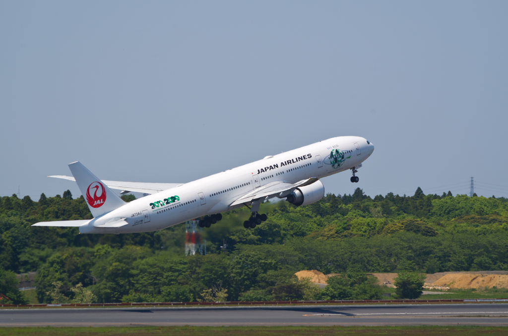 Boeing 777-200 (JA8984)