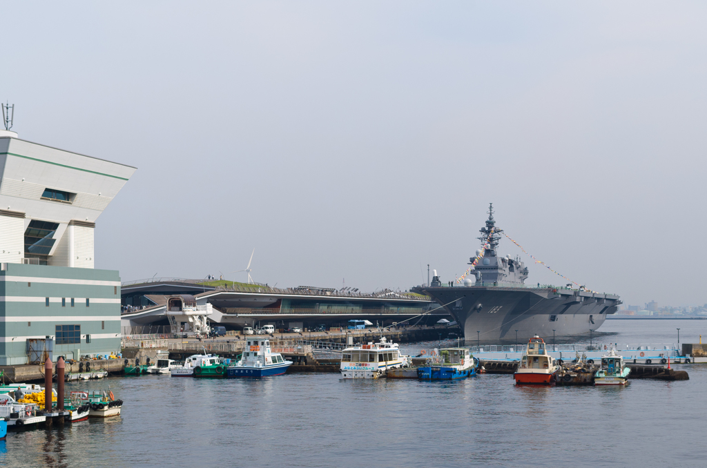 空母×　⇒ヘリコプター搭載護衛艦いずも