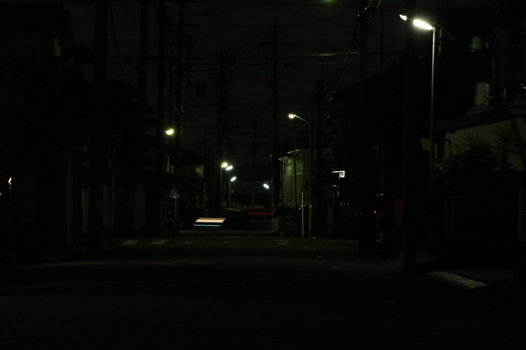 夜の街を歩く。