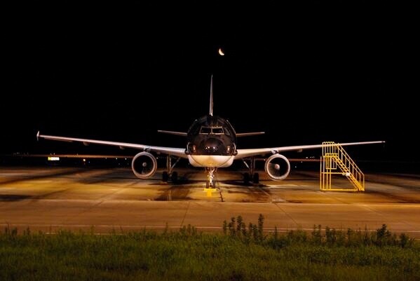 北九州空港の深夜