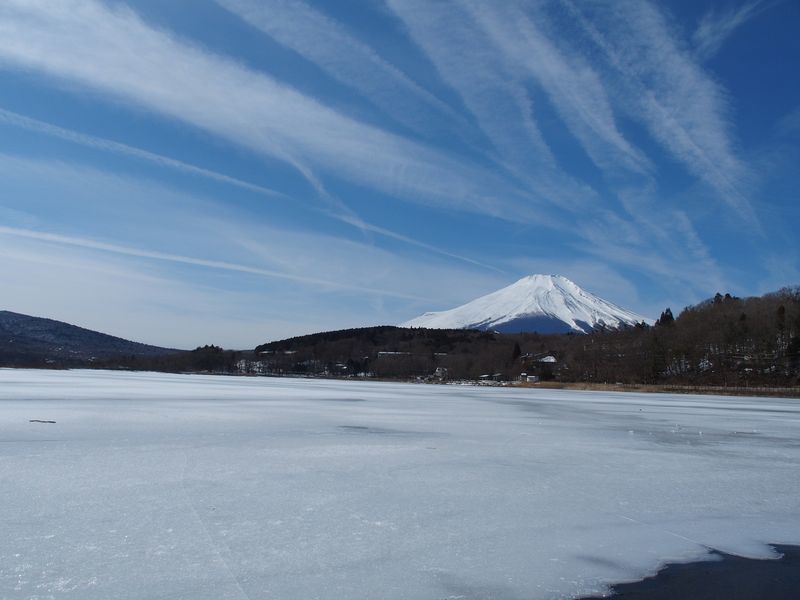 凍る山中湖