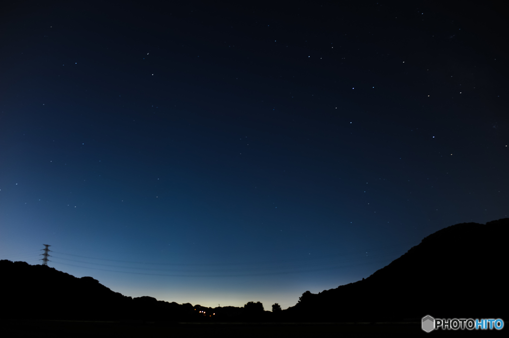 街灯りの星空