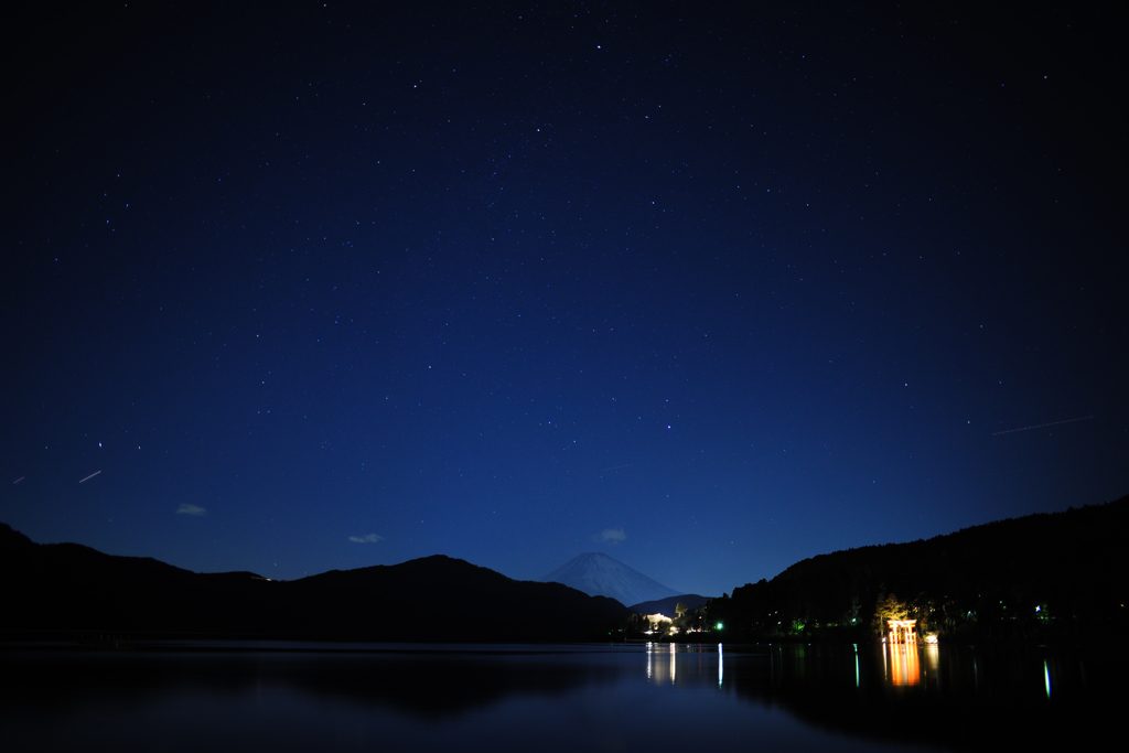 芦ノ湖の星景（広角）