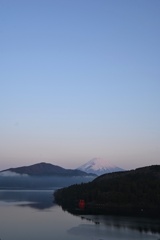芦ノ湖の朝