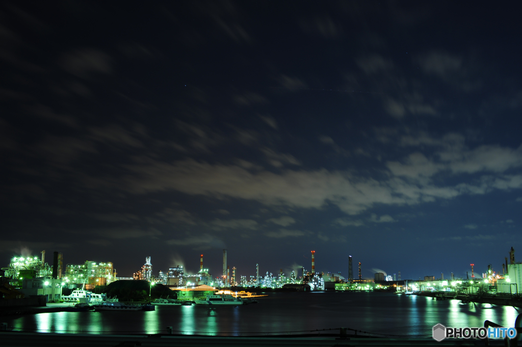 広がる工場夜景
