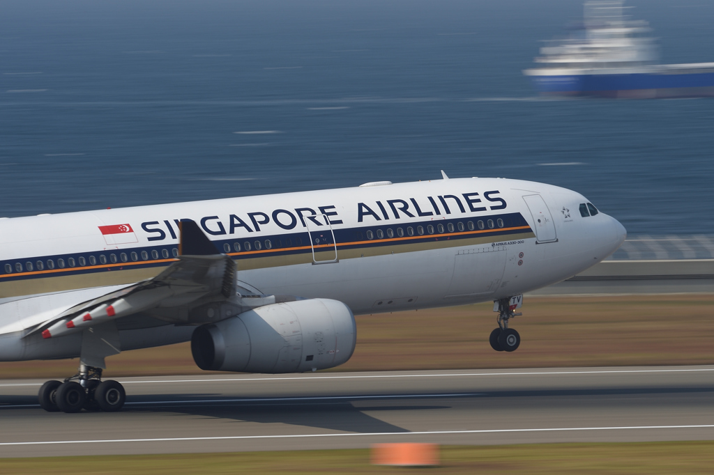 セントレアで流し撮り　シンガポールエアライン AIRBUS A330