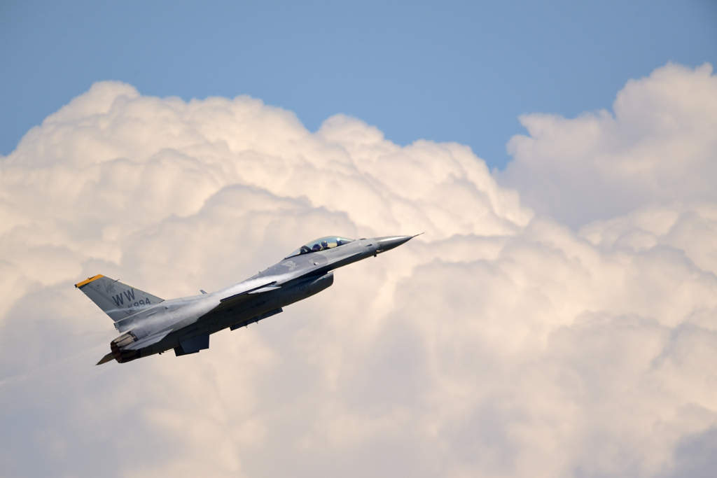 松島基地2019⑦　あの雲の下は夕立ち。